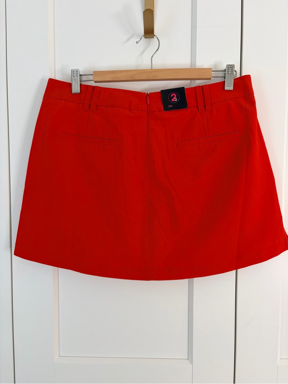 2GG Apparel Red Performance Golf Skort with Pocket | L - Picture 2 of 4